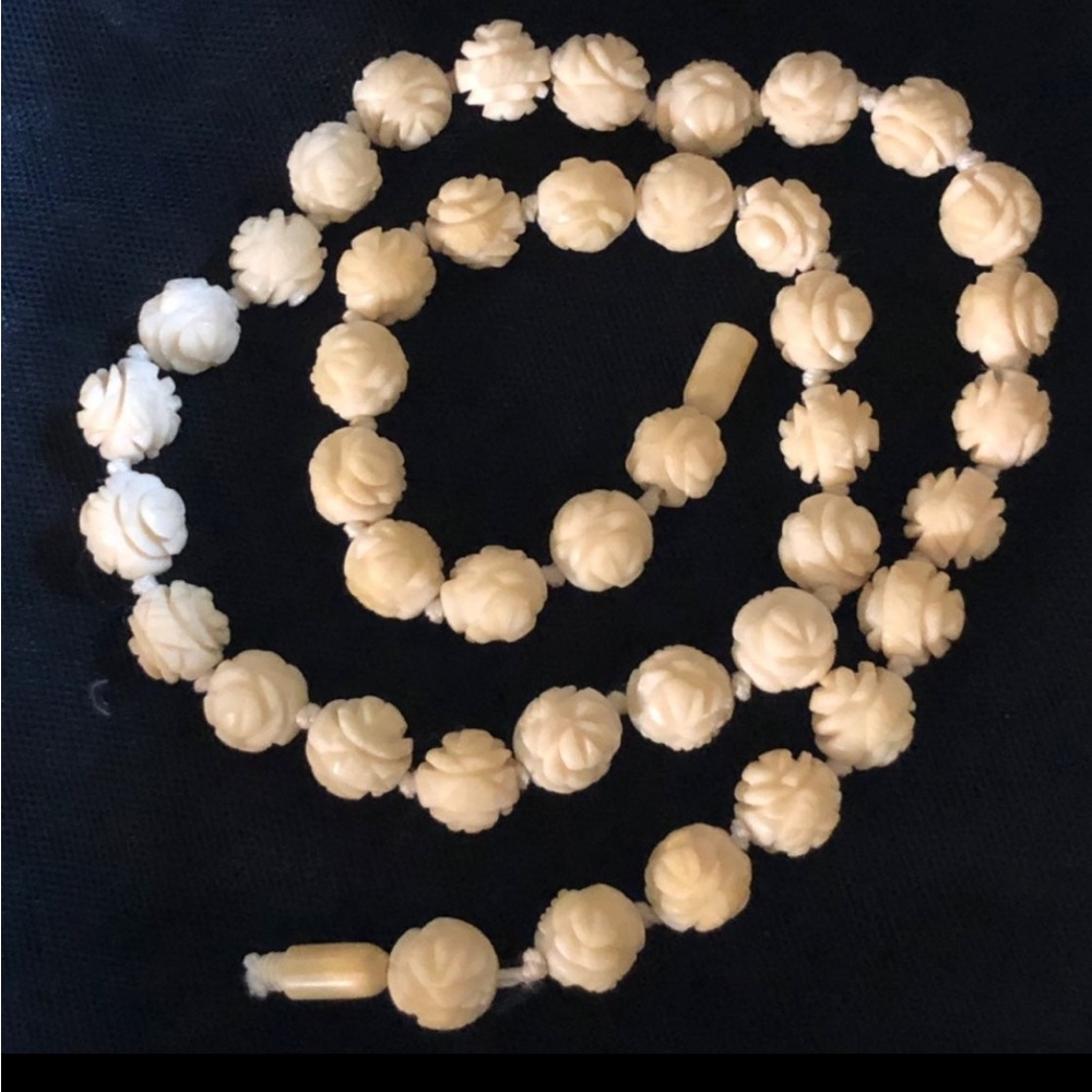 Carved Bone Knotted Necklace Of Roses